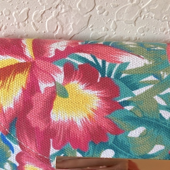 MMS Design Studio- Hawaiian themed floral crossbody/shoulder bag-metal chain - Picture 4 of 10